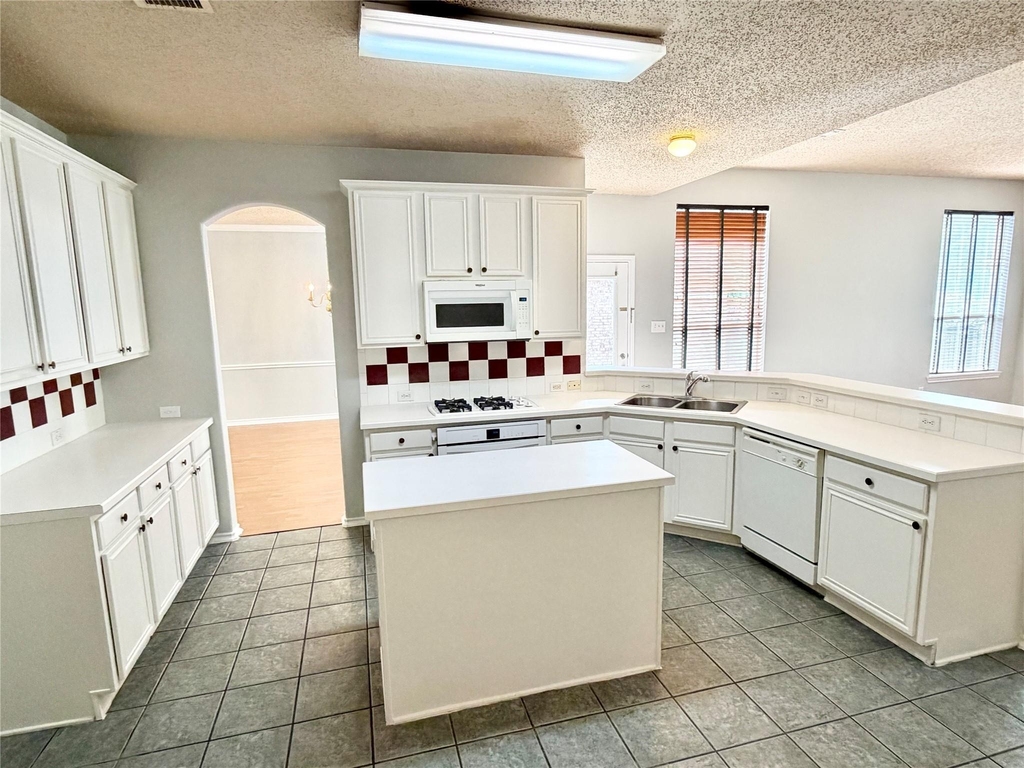140 Fallkirk Drive - Photo 9