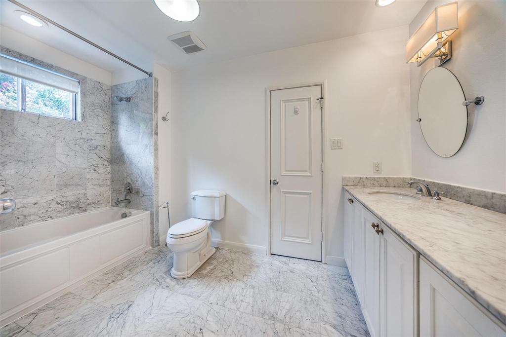 4625 N Versailles Avenue - Photo 9
