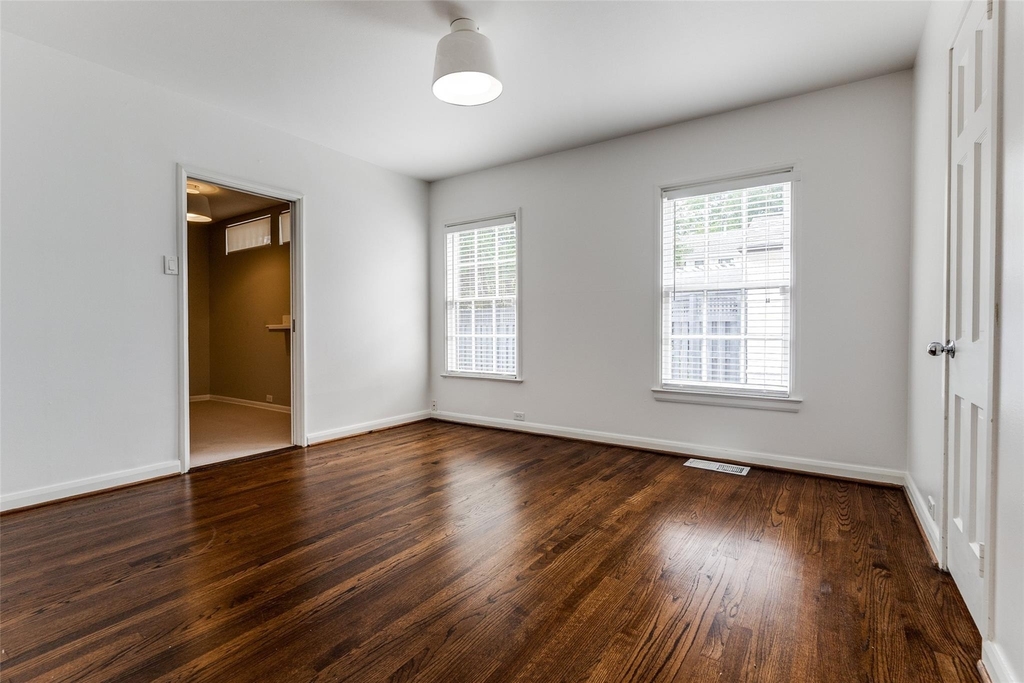 4625 N Versailles Avenue - Photo 11