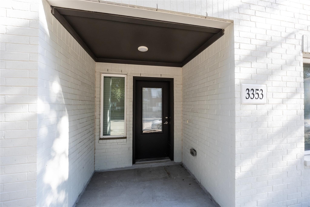 3353 Wynwood Drive - Photo 2