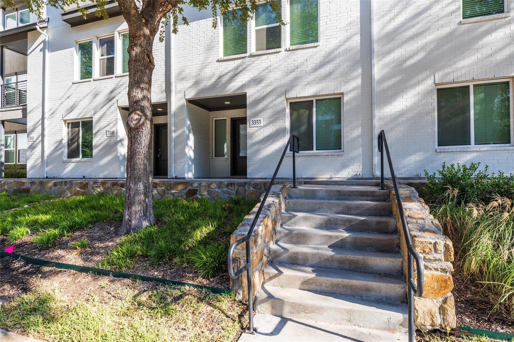 3353 Wynwood Drive - Photo 1