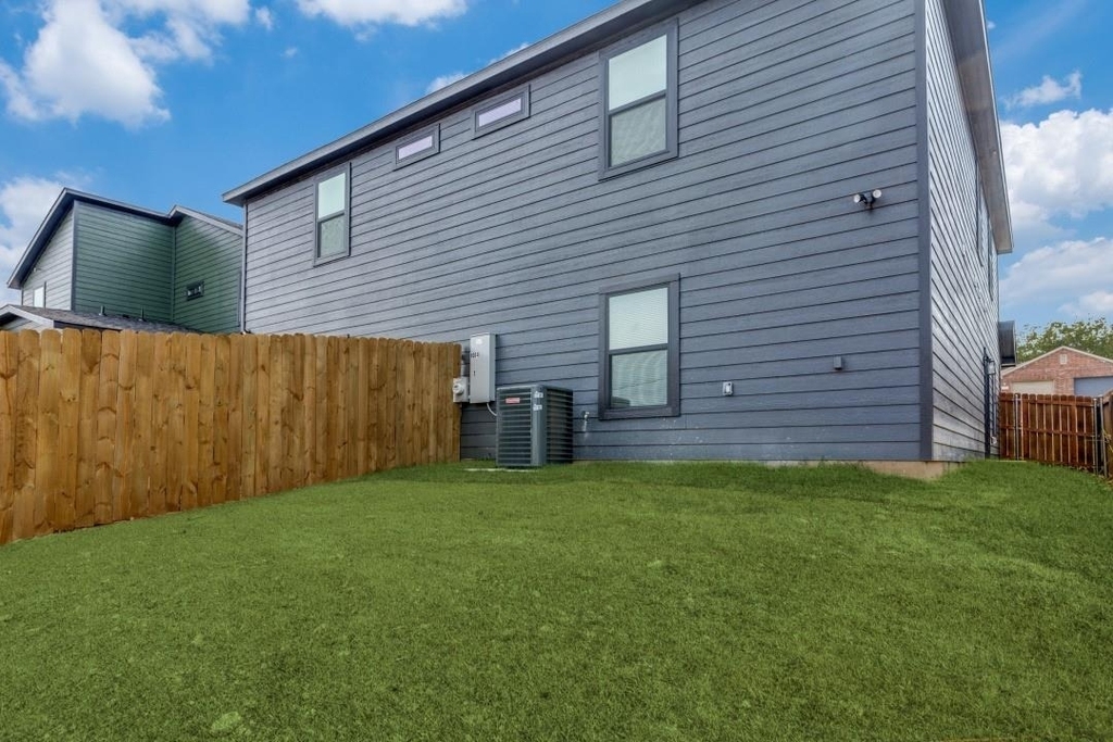 8004 Julie Avenue - Photo 11