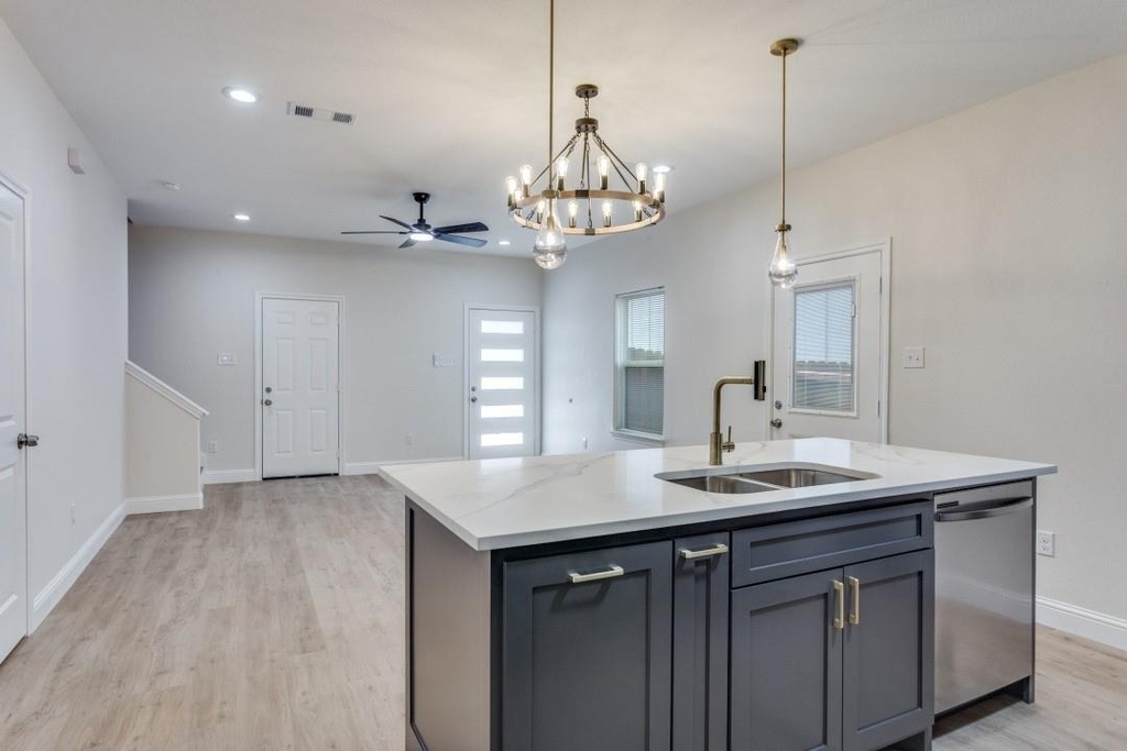 8004 Julie Avenue - Photo 3