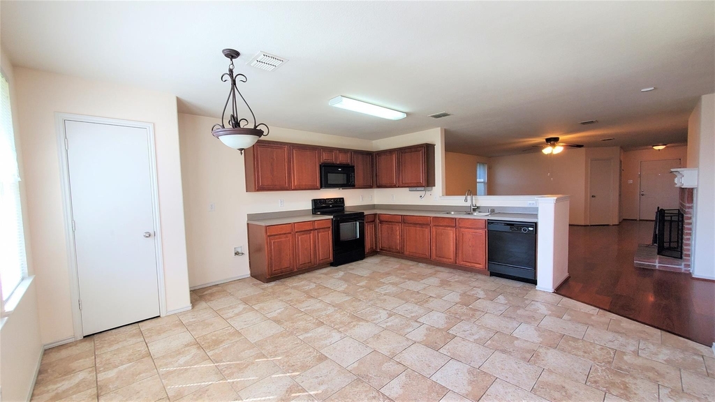 7536 Almondale Drive - Photo 7