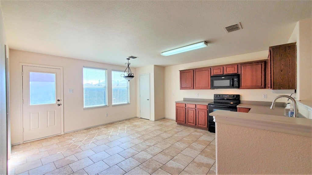 7536 Almondale Drive - Photo 6