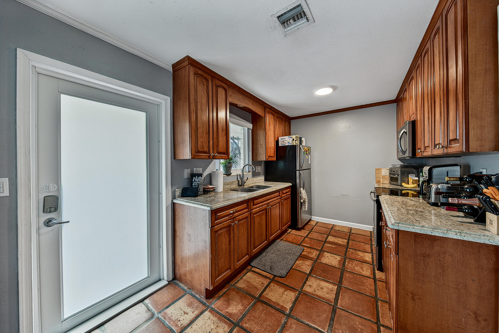 701 Ne 22nd Drive - Photo 4