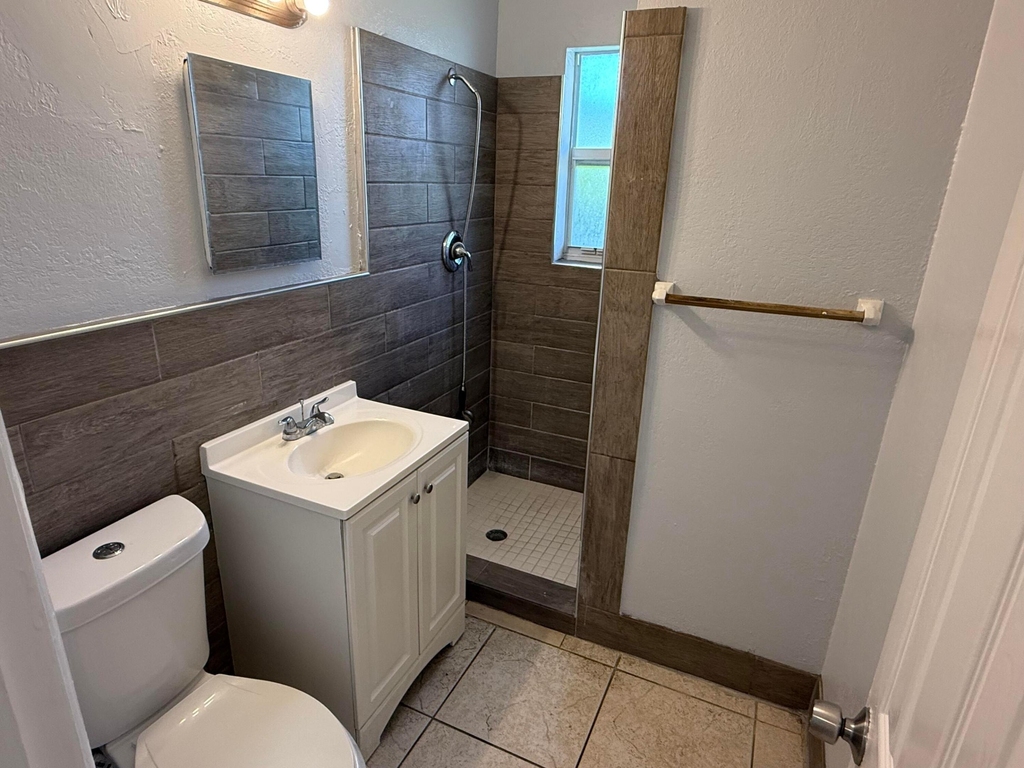 3300 Broadway Avenue - Photo 4