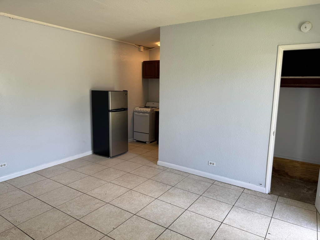 3300 Broadway Avenue - Photo 2