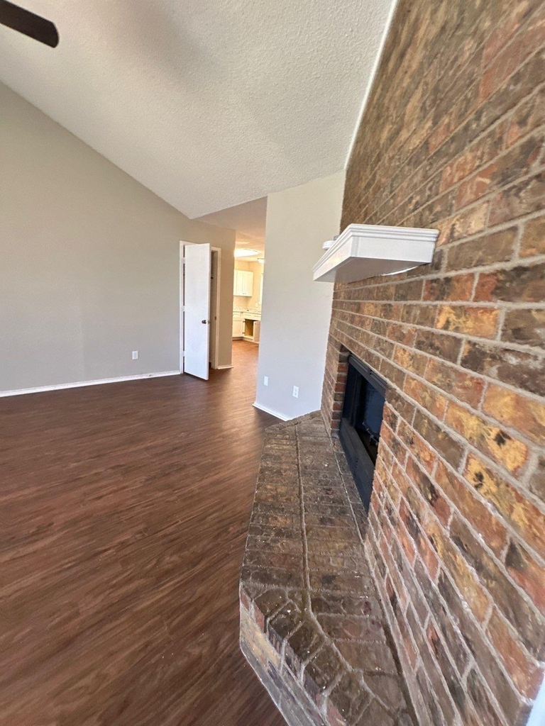 441 Signal Hill Court N - Photo 1