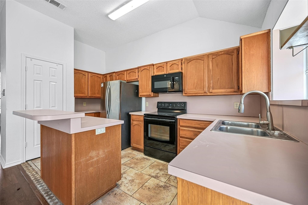 2114 Lattimore Street - Photo 6
