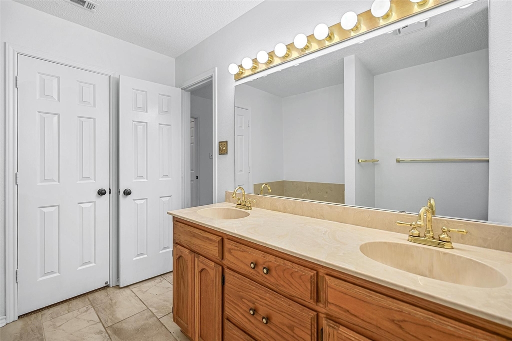 2114 Lattimore Street - Photo 9