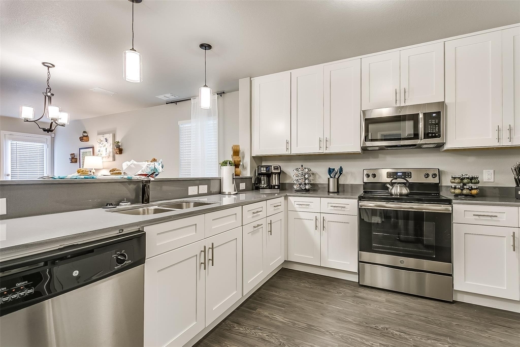 3825 Sheraton Road - Photo 3