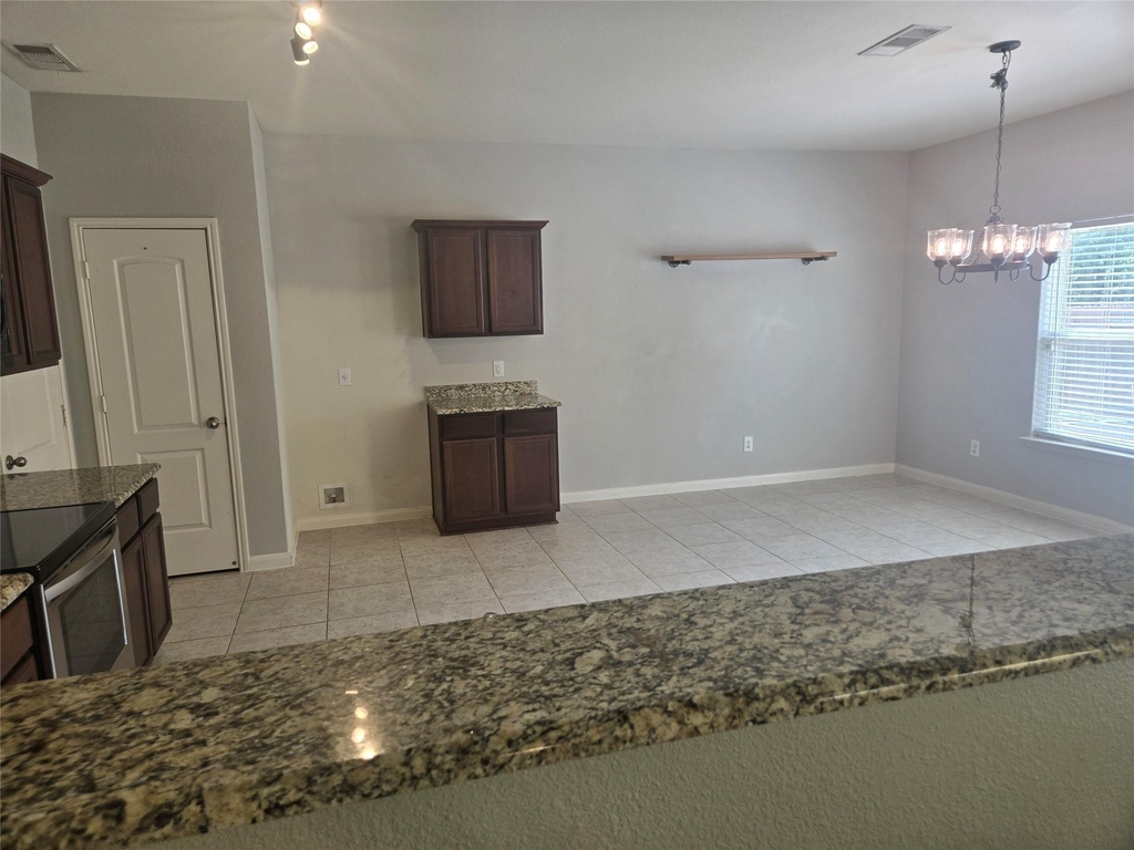1627 Blackburn Way - Photo 5