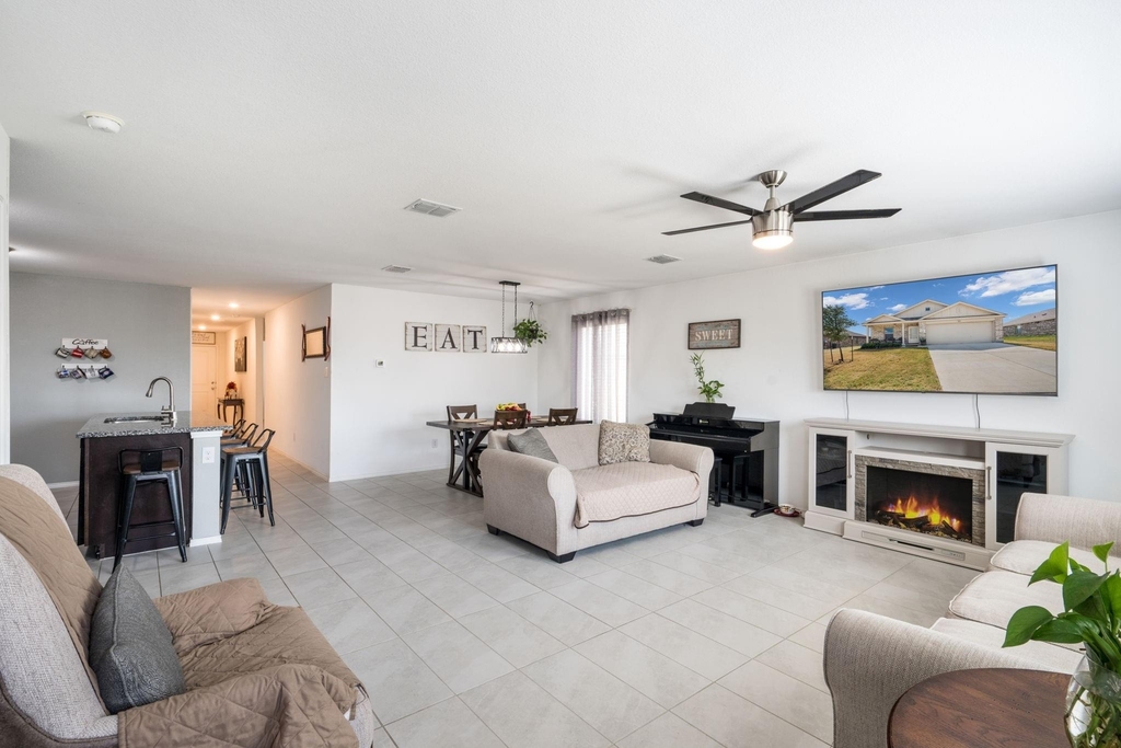 1636 Bluff View Drive - Photo 3