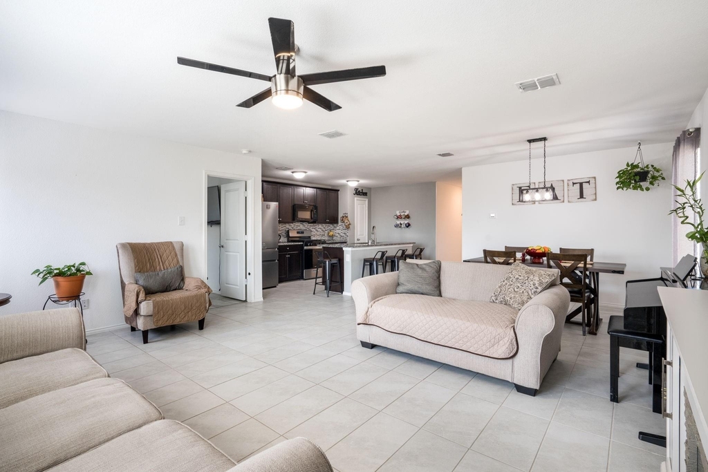 1636 Bluff View Drive - Photo 4