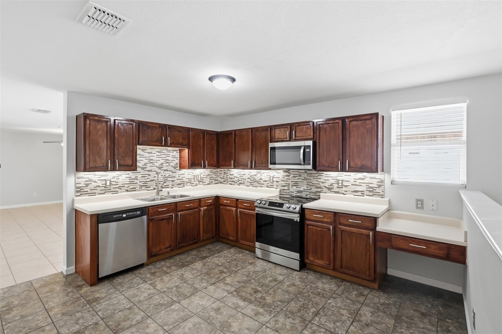 9582 Rosedale Drive - Photo 7