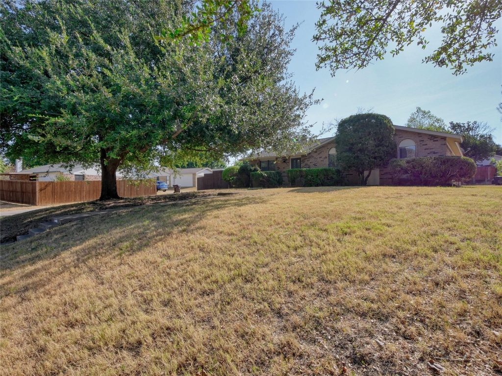 1472 Rockshire Drive - Photo 3