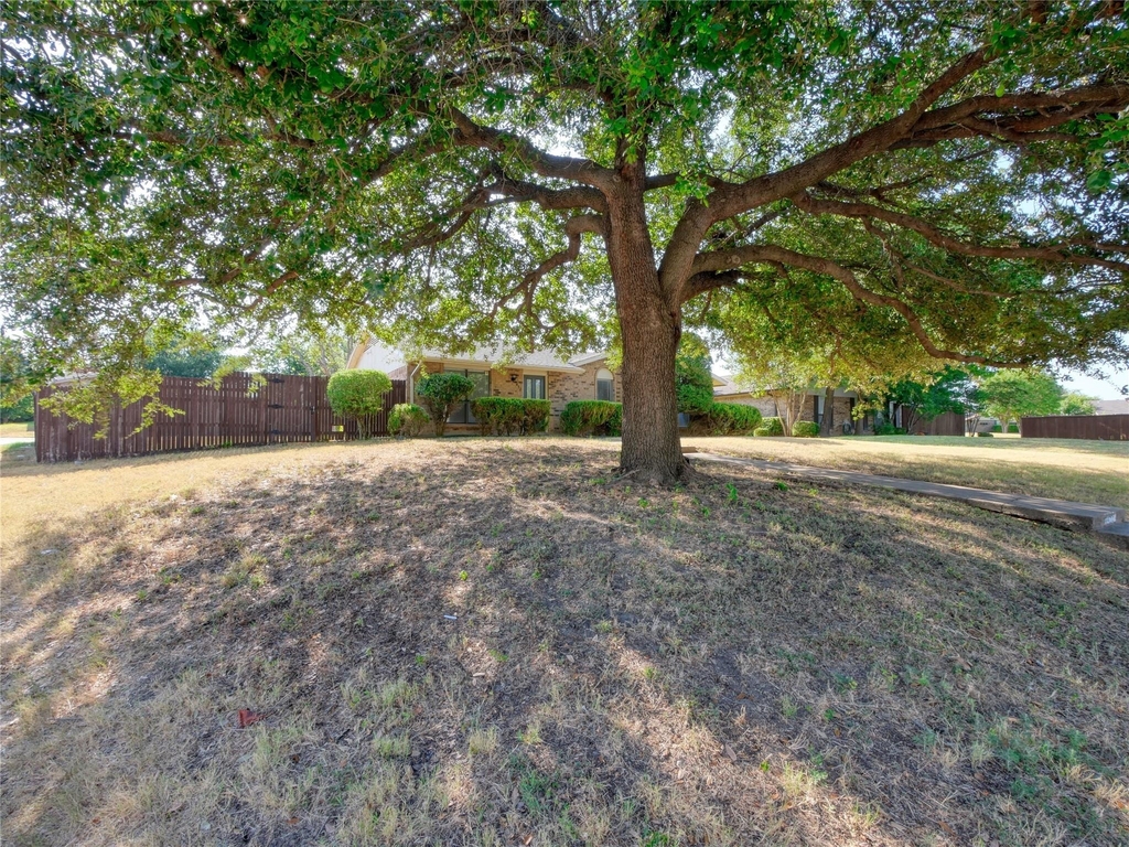1472 Rockshire Drive - Photo 2