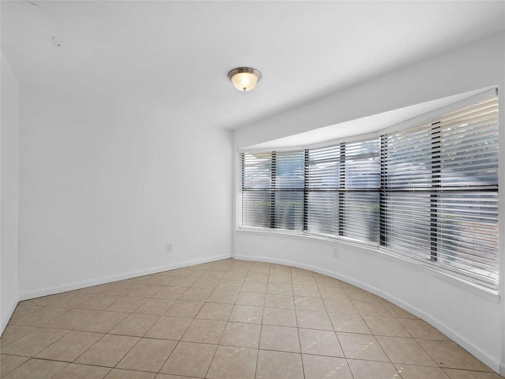 1472 Rockshire Drive - Photo 7