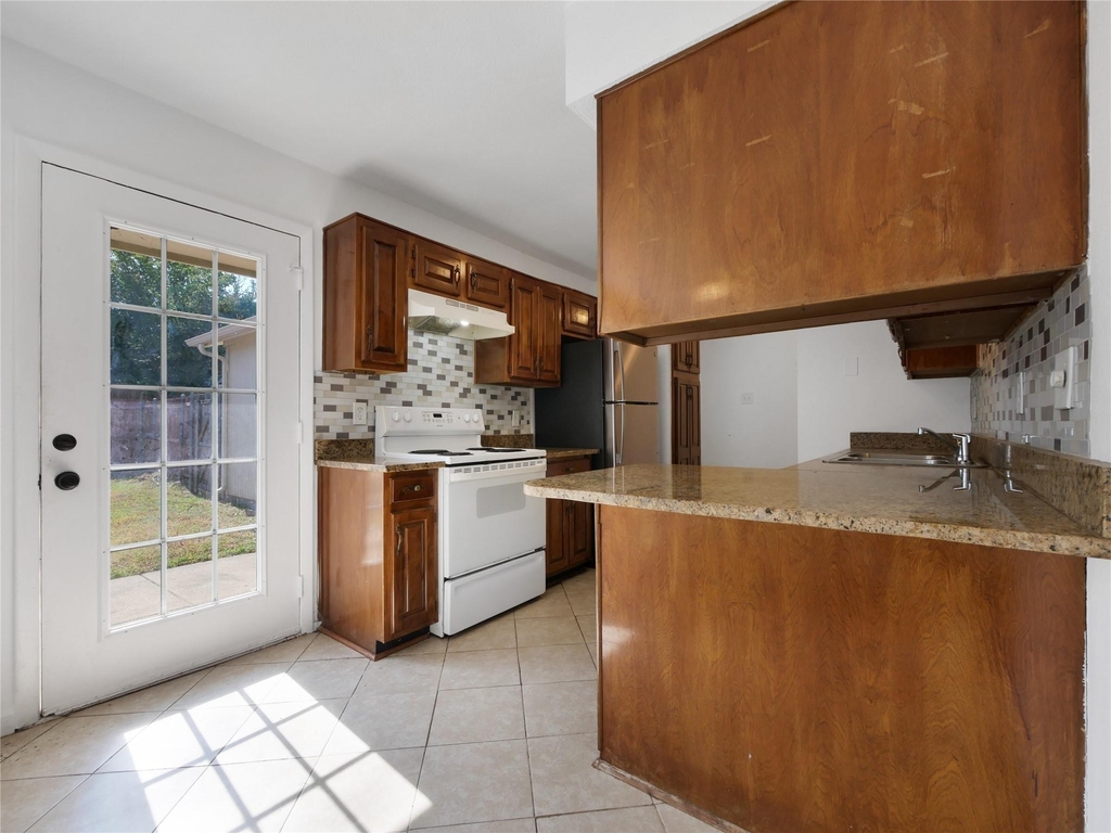 1472 Rockshire Drive - Photo 9