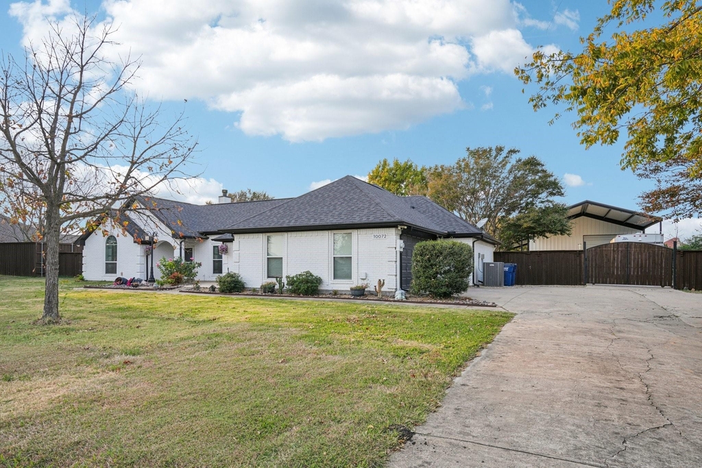 10072 Manor Way - Photo 1