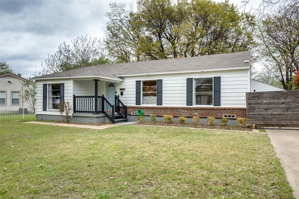 2111 Norwood Drive - Photo 0
