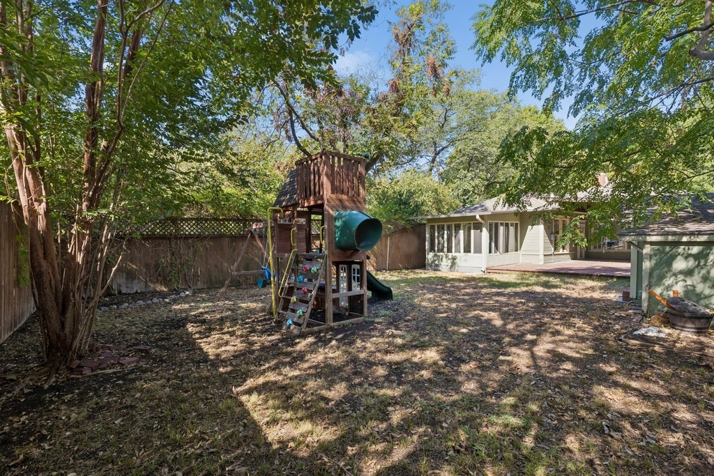 6102 Worth Street - Photo 12