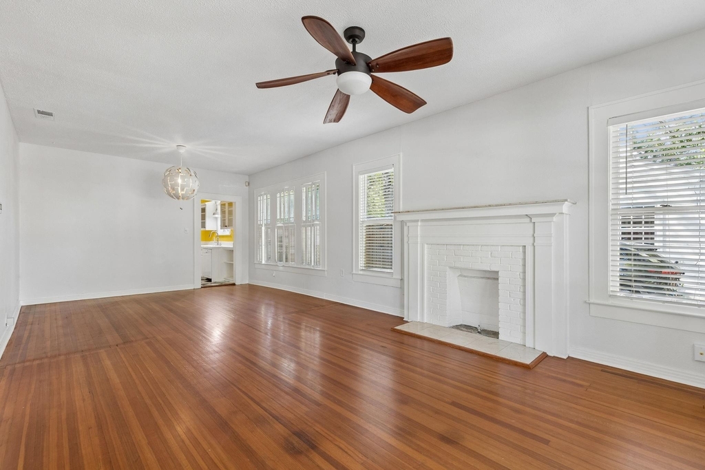 6102 Worth Street - Photo 4