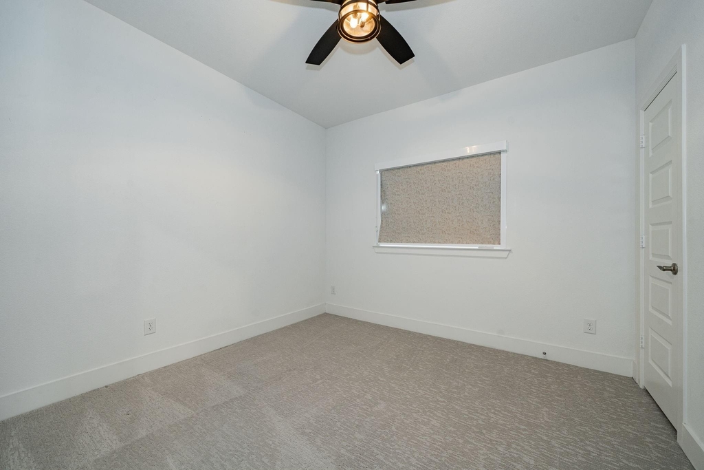 8106 Fallston Court - Photo 31