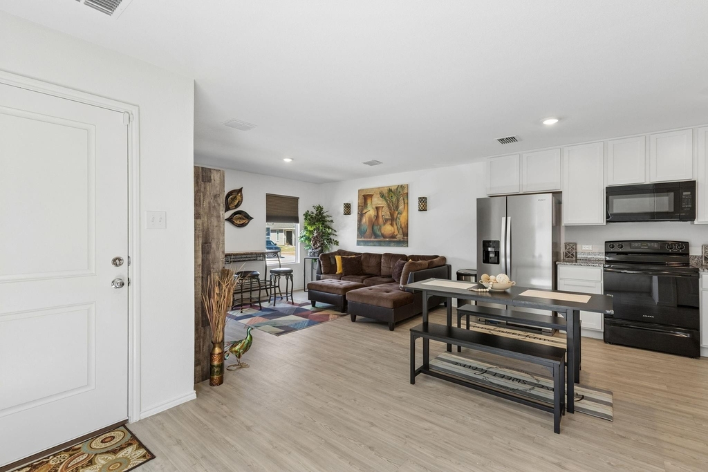 6825 Sunbeam Circle - Photo 5