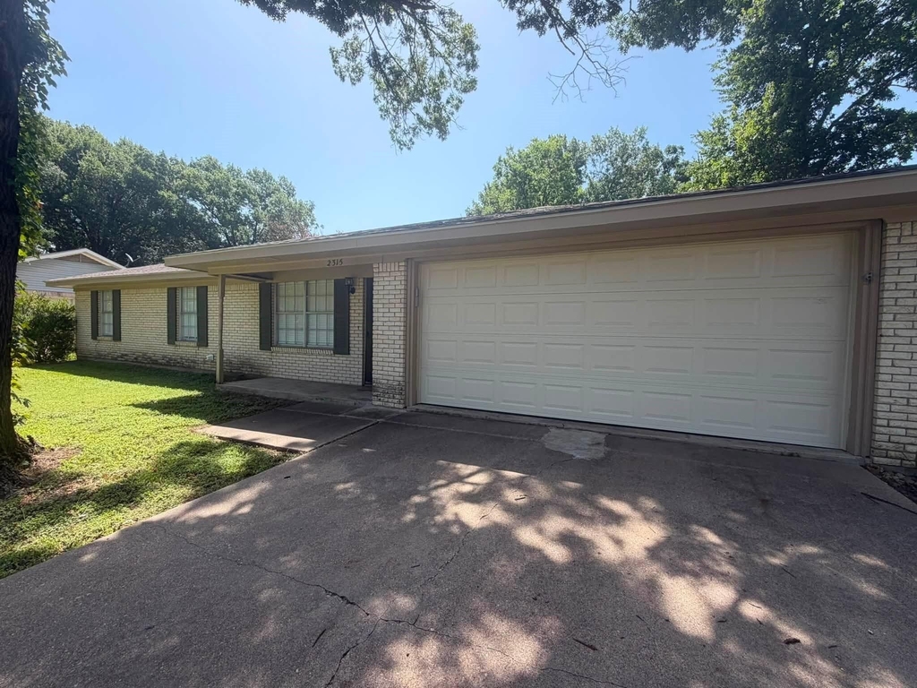 2315 W Park Avenue - Photo 0