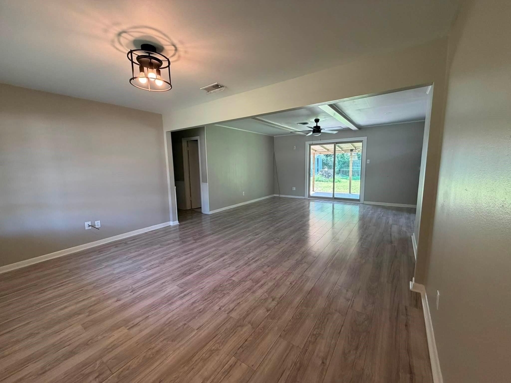 2315 W Park Avenue - Photo 1