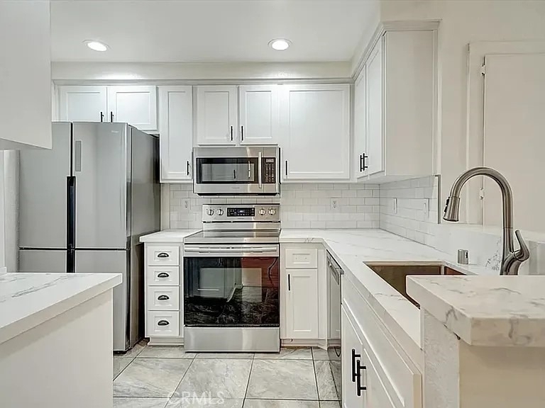 3867 Thorncroft - Photo 2