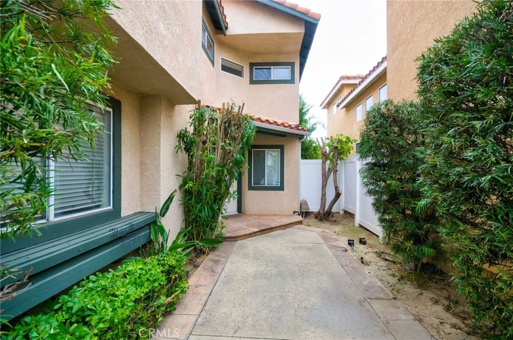 15737 Altamira Drive - Photo 3