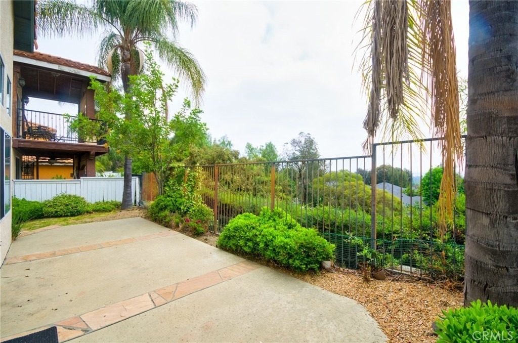 15737 Altamira Drive - Photo 23