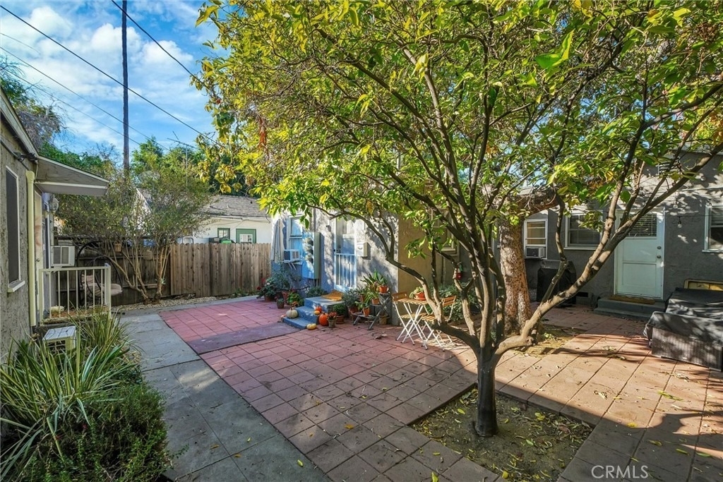 1120 N Vista Street - Photo 2