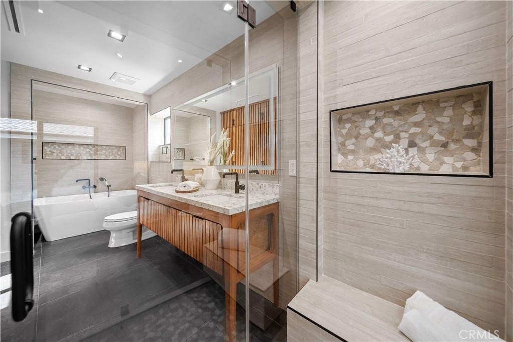 5109 Longridge Avenue - Photo 8