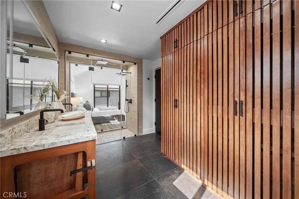 5109 Longridge Avenue - Photo 11