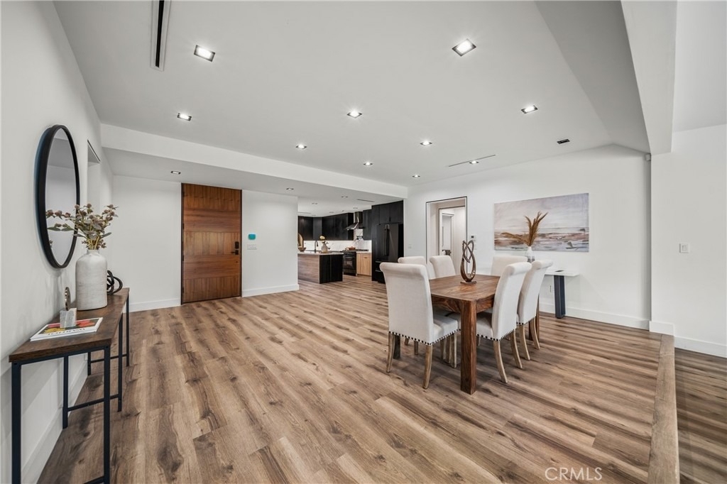 5109 Longridge Avenue - Photo 1