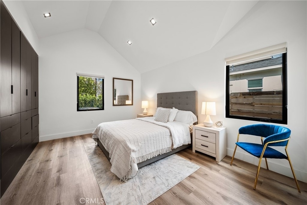 5109 Longridge Avenue - Photo 19