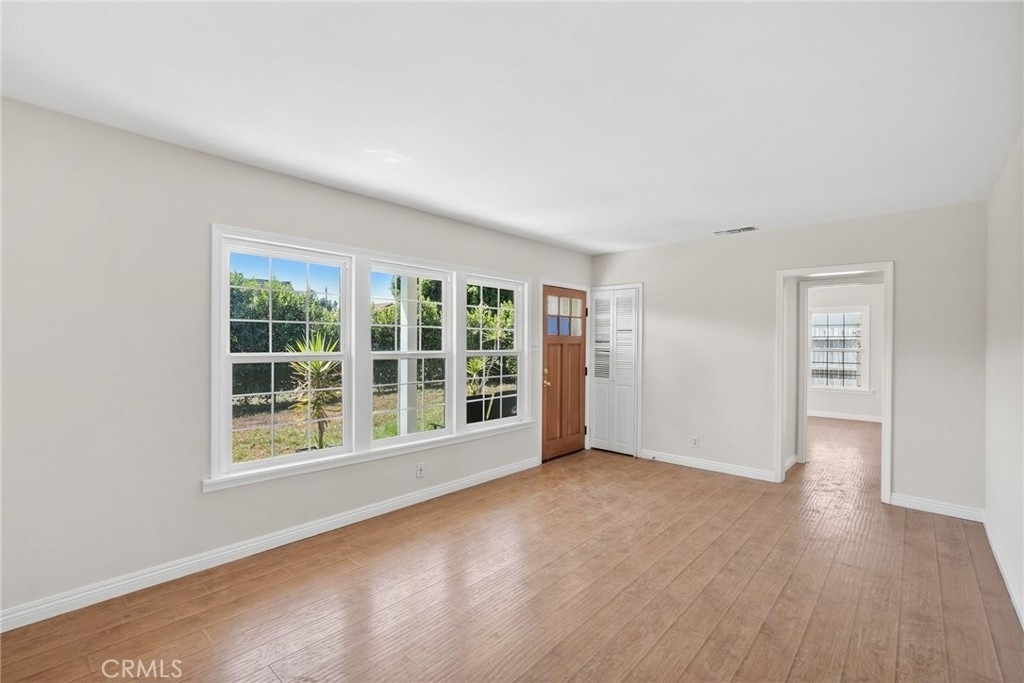 15115 Leadwell Street - Photo 4