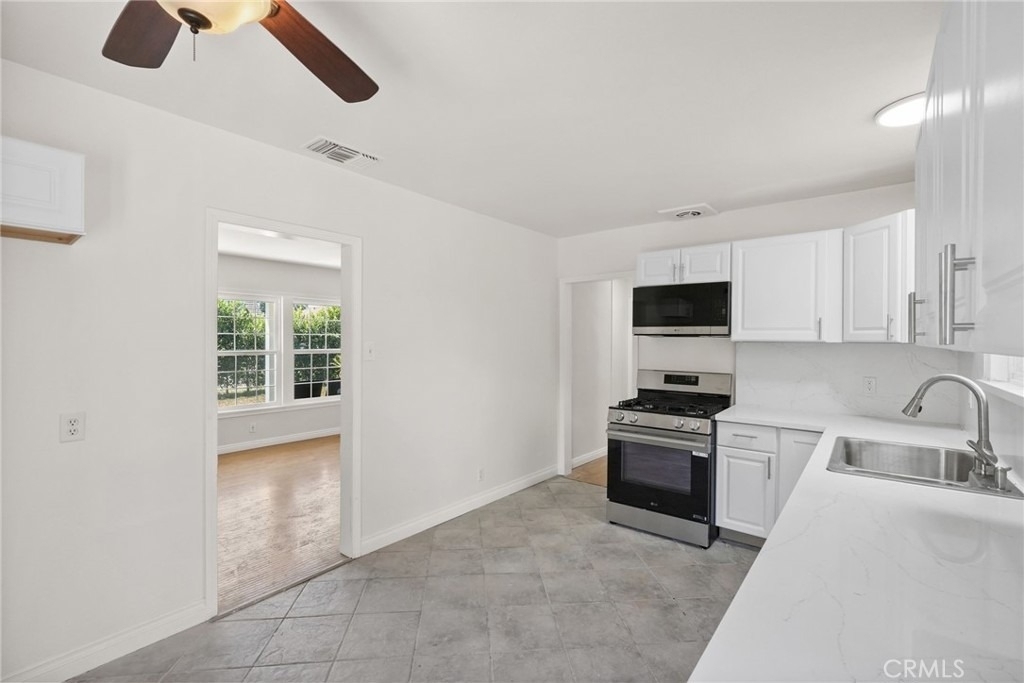 15115 Leadwell Street - Photo 7
