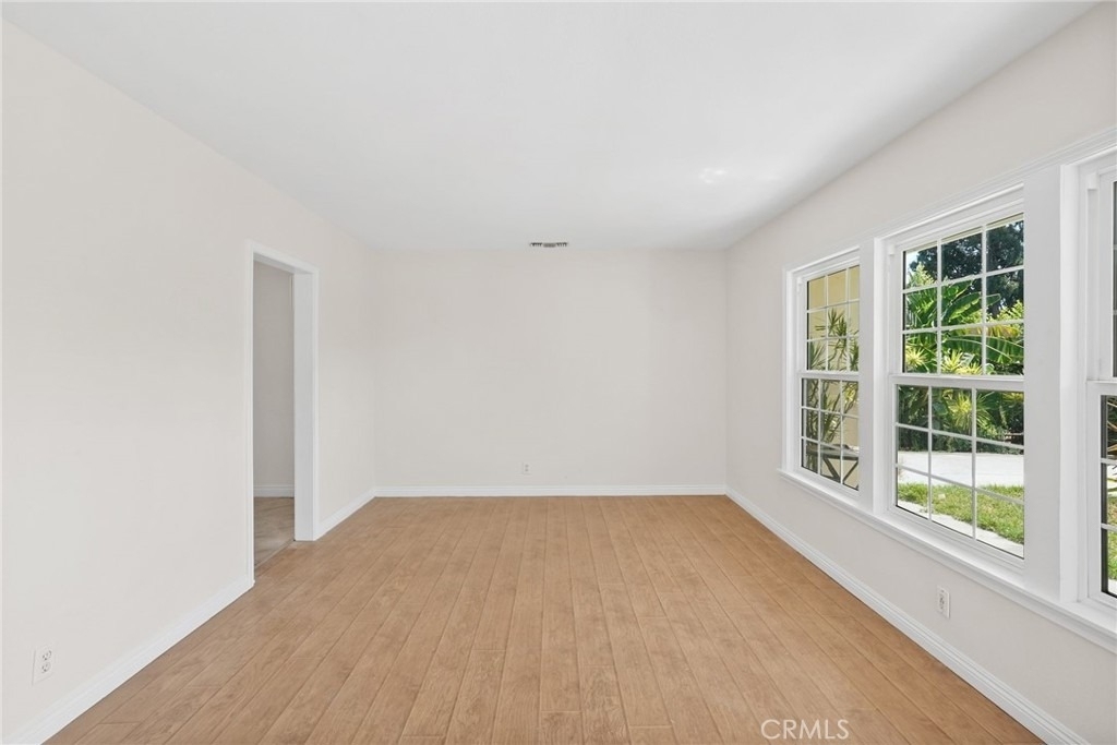 15115 Leadwell Street - Photo 2