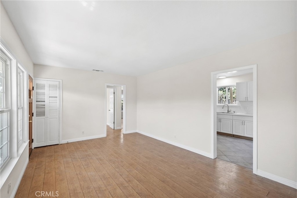 15115 Leadwell Street - Photo 3