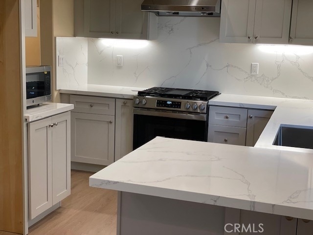 2207 Warfield Avenue - Photo 2