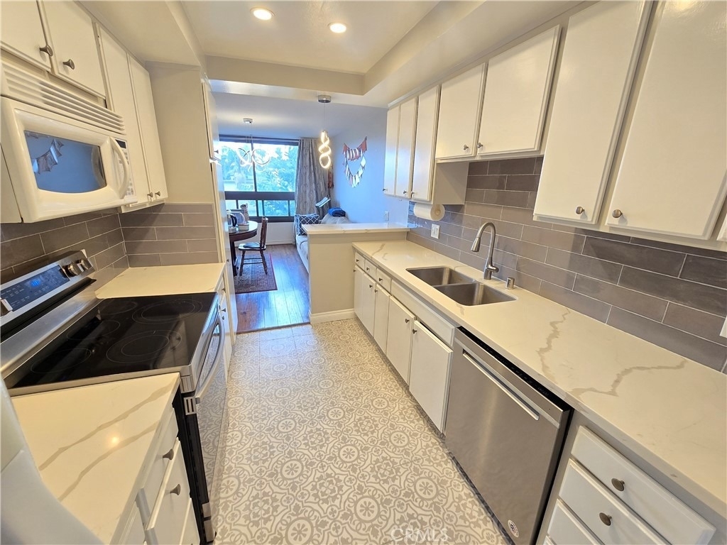 8828 Pershing - Photo 4