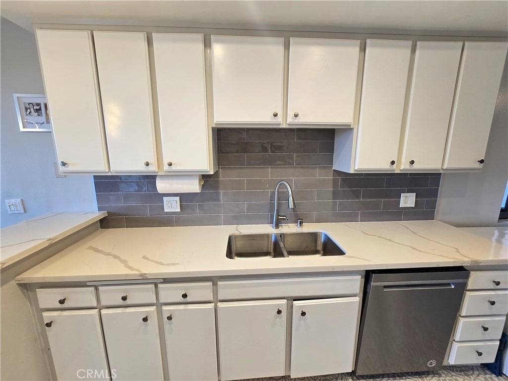 8828 Pershing - Photo 0