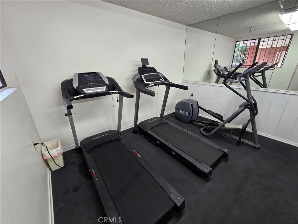 8828 Pershing - Photo 24