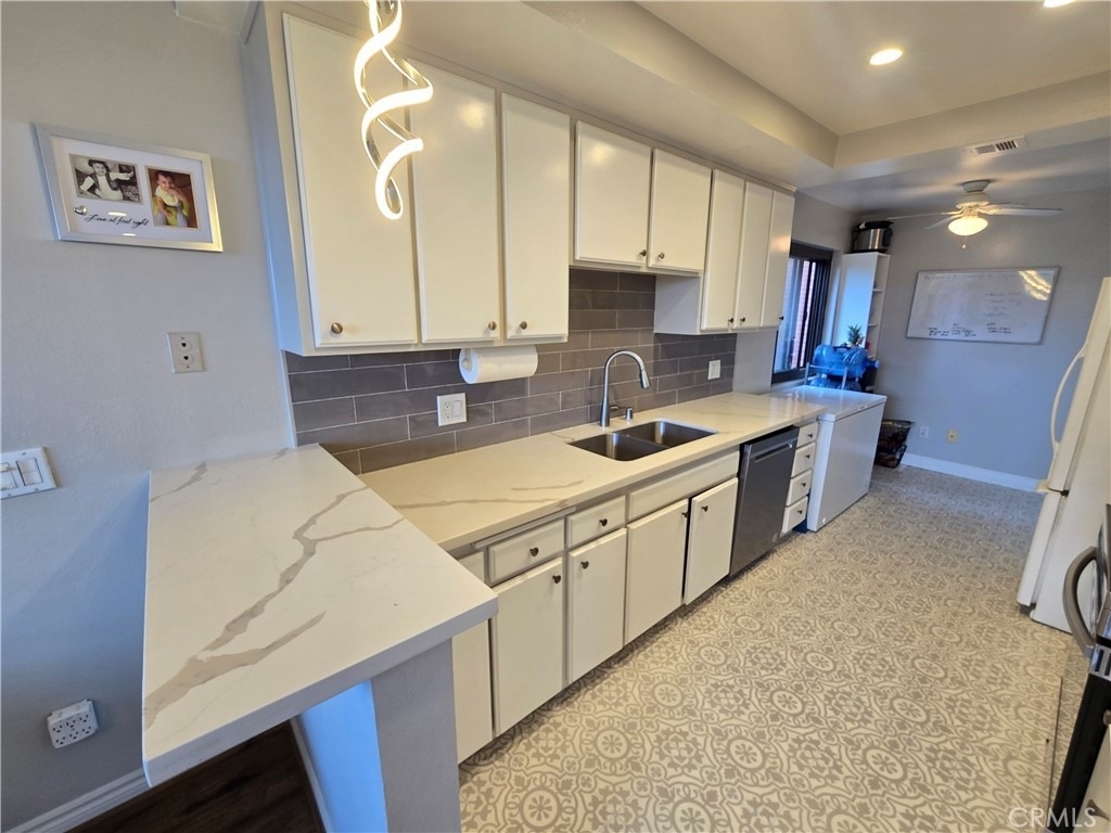 8828 Pershing - Photo 1