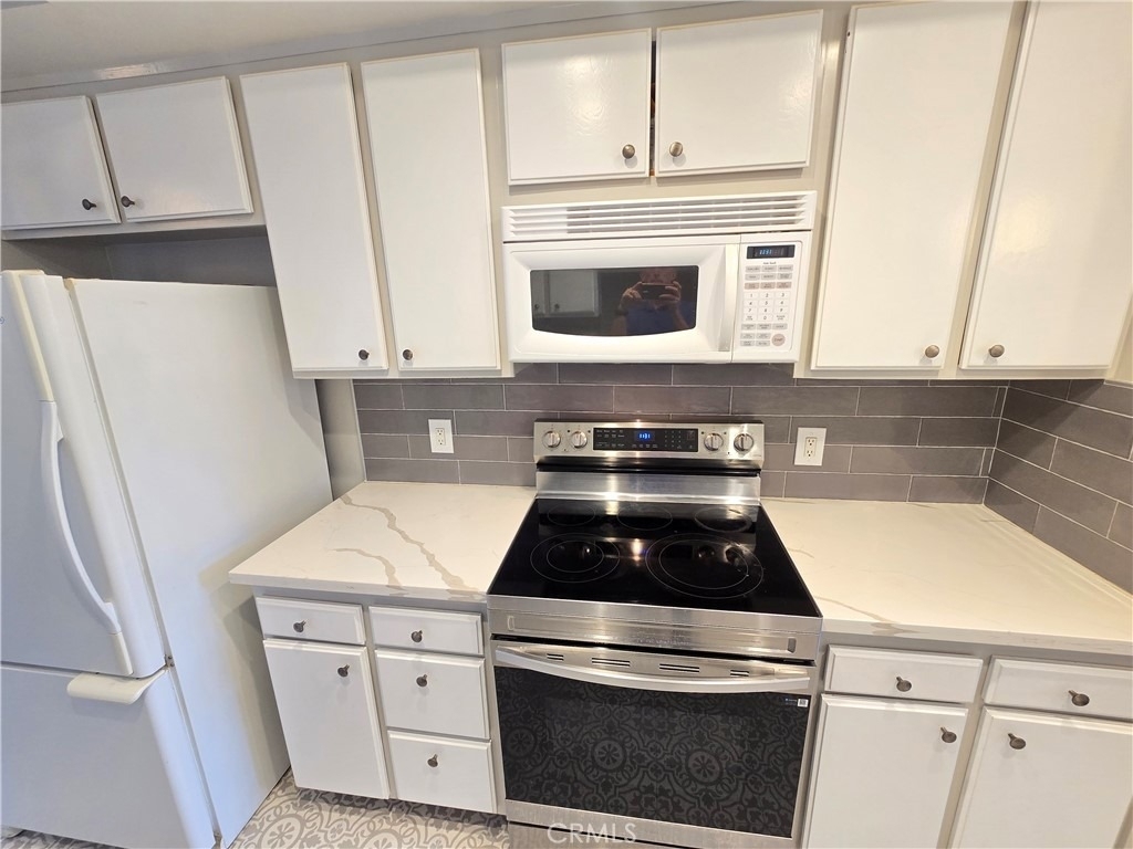 8828 Pershing - Photo 2